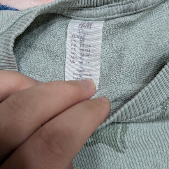 H&M Kids Matching Set in Light Green with Dinosaur Print - Picture 5 of 6